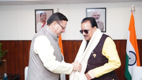 नवनिर्वाचित सांसद अजय भट्ट ने सीएम धामी से की भेंट